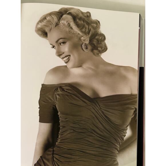 MARILYN in FASHION-Enduring Influence of Marilyn Monroe-Photos-Story-H/C Dust JK - Picture 15 of 16